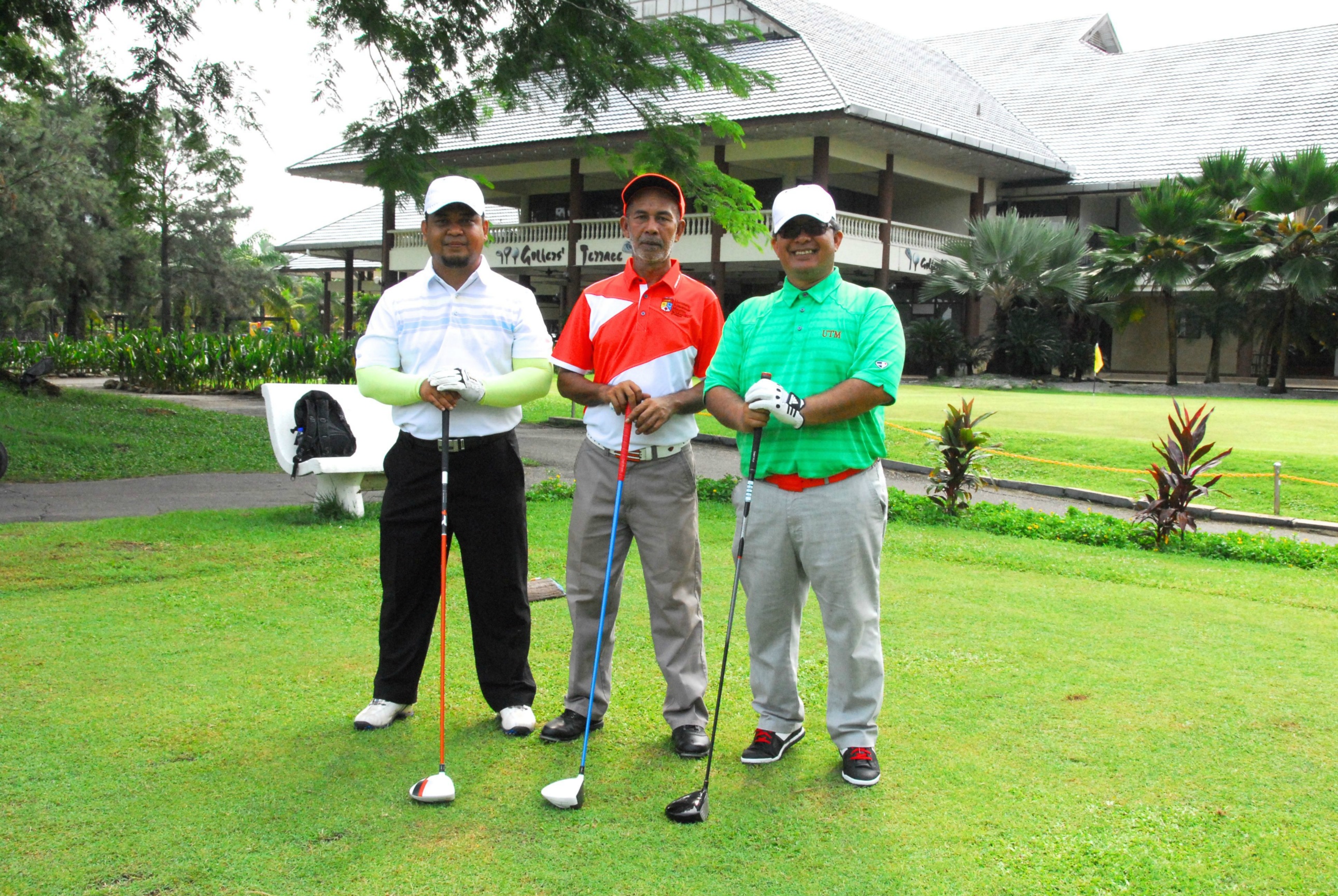 PRO15 157 GOLF DSC 0405.JPG